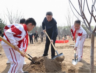 党和国家领导人参加首都义务植树活动