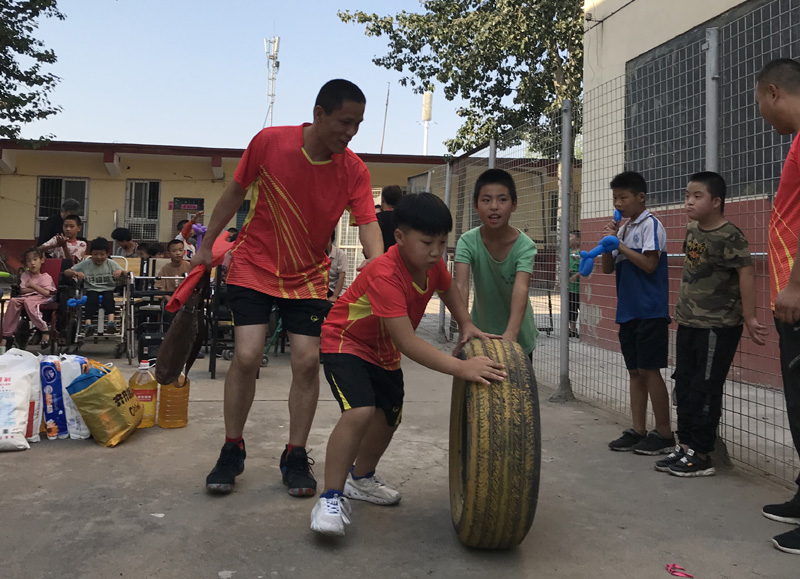 阳光少年队 爱心公益行