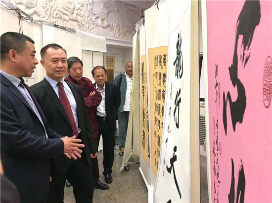 庆祝中法建交55周年暨“飞驰环球”书画名家巴黎邀请展在巴黎开幕