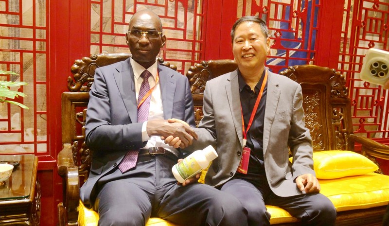 2026新丝路国际产业合作大会在京召开 高光林院士携碳氢核肥与多国使节共商共赢